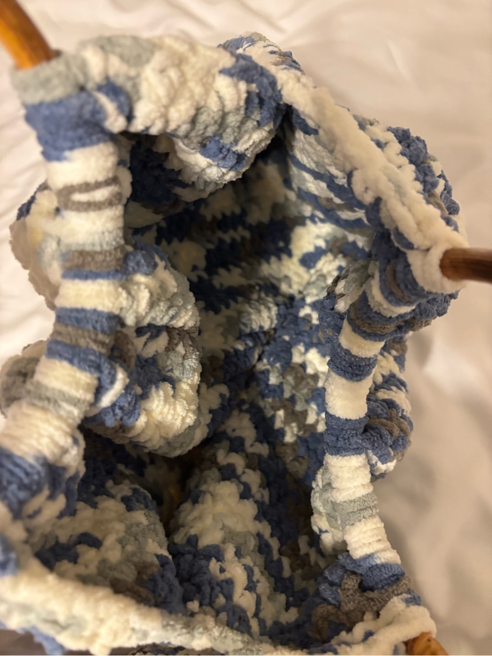 Handmade Crochet Chenille Handbag Blue White Bamboo Handle Boho Purse - Picture 4 of 5
